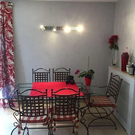 Superbe Résidence Avec Piscine Et Tennis Antibes