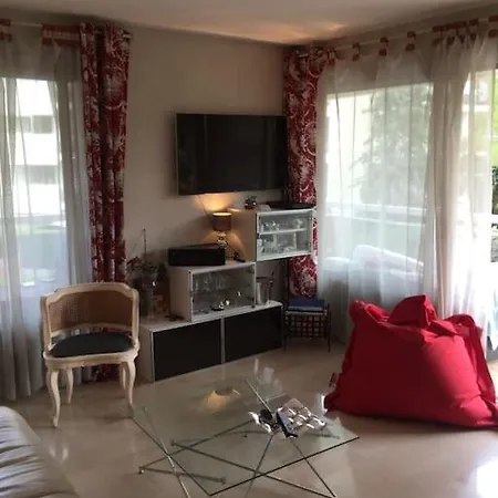 Superbe Résidence Avec Piscine Et Tennis Antibes