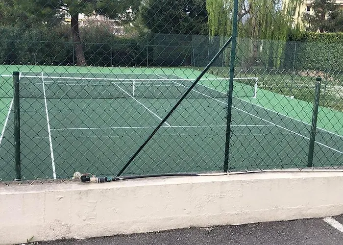 Superbe Avec Piscine Et Tennis Daire