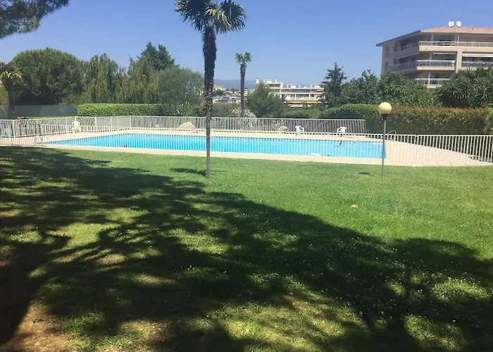 Daire Superbe Avec Piscine Et Tennis Antibes